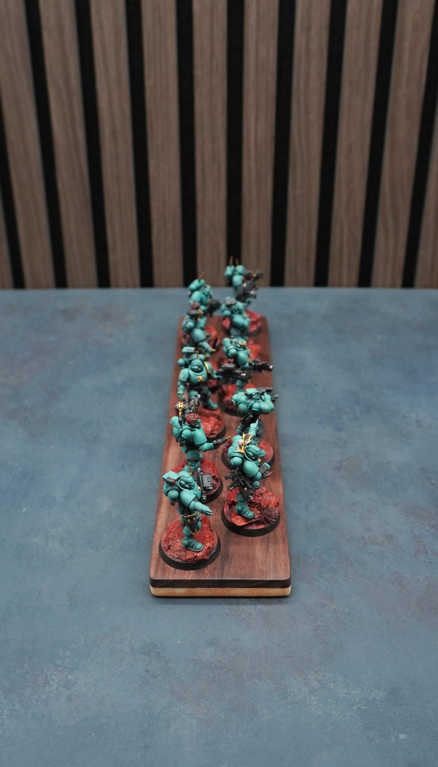 The Keep - Magnetised Solid Walnut & Maple 10x 32mm Model Display